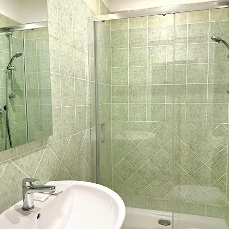 Holiday Guest House Roma Maison d'hôtes 4*